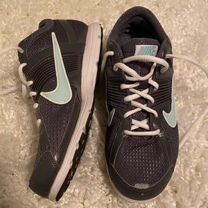 Women’s Nike running shoes!!